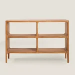 Eşyalarınız için dört alanı bulunan düzenleyici konsol, meşe ağacından yapılmış, bal rengi tamamlayıcı ve düzenleyici mobilya. Alçak kitaplık veya konsol gibi farklı şekillerde çok amaçlı  kullanılabilir.