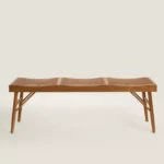 Ahşap ve rattan malzemeden üçlü bank.