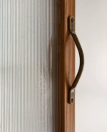 camlı dekoratif masif ahşap dolap