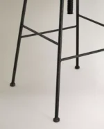 evinize şıklık katacak mutfak salon ve dış mekanda rahatlıkla kullanabileceğiniz keten kumaş kaplı fonksiyonel bir tabure,